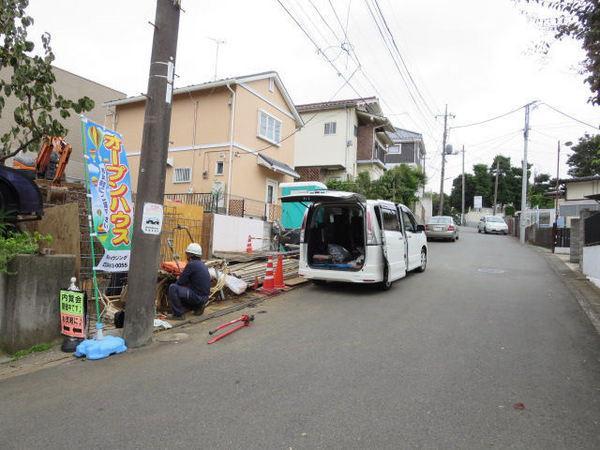 Local photos, including front road. Local (10 May 2013) Shooting