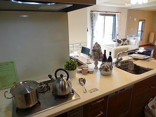 Kitchen. Than the first floor kitchen inside: (December 5, 2013) Shooting