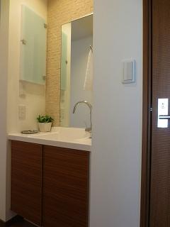 Wash basin, toilet. Second floor wash basin: Indoor (2013 December 5, 2006) shooting