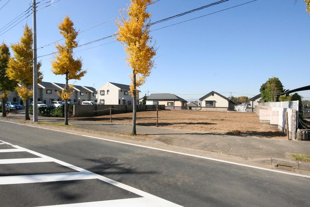 Local photos, including front road. Local (11 May 2013) Shooting