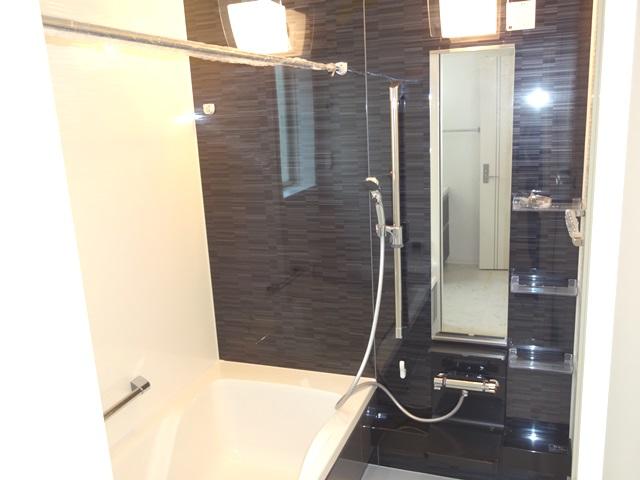 Bathroom. Bathroom of the double lighting