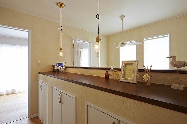 Model house photo. Set up a counter on the second floor hall facing the atrium