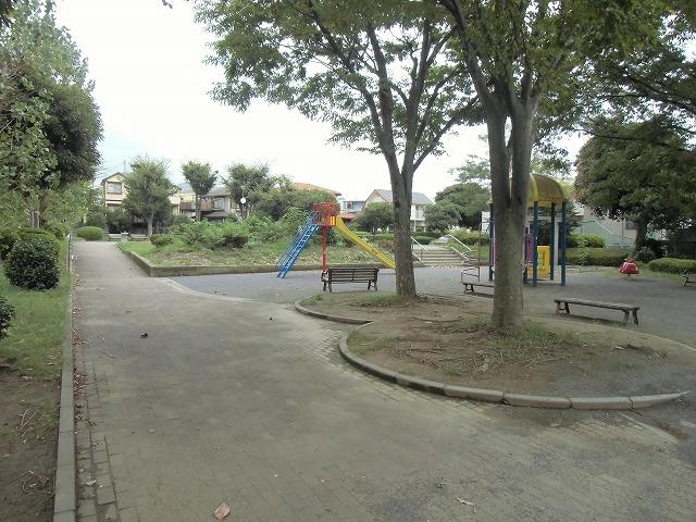 park. Inarimae 50m to the first park