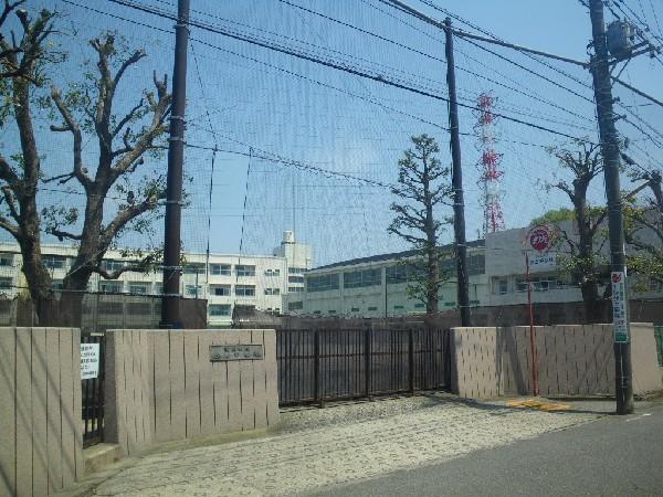 Junior high school. Tanimoto 880m until junior high school