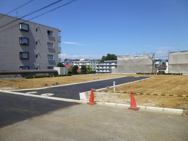 Local photos, including front road.  ■ We also immediately corresponding weekday tours ■ Building complete example is located immediately next to ■ Housing loans fund consultation also please feel free to ■ Tour reservation do not hesitate [0800-603-8879] Until