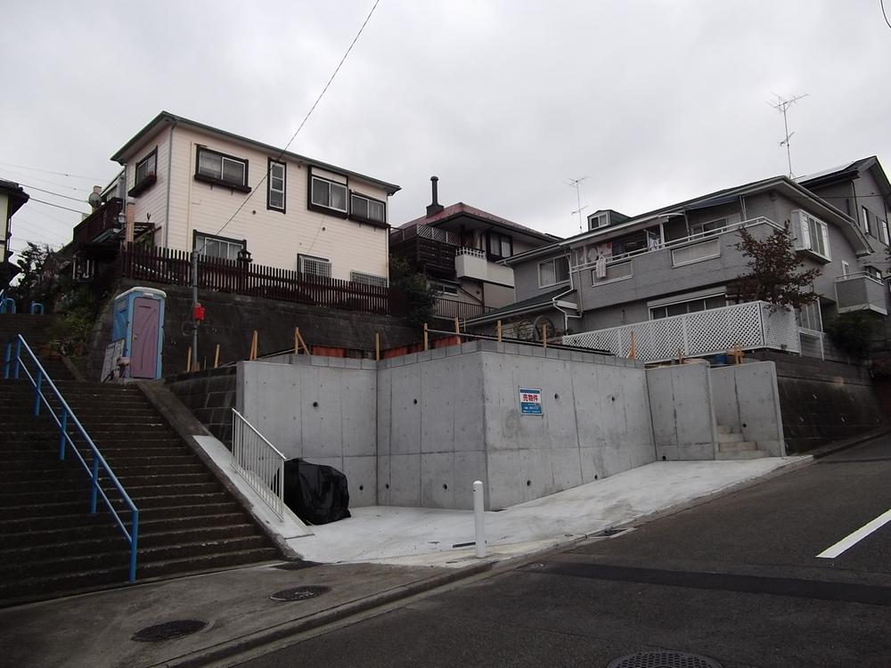 Local photos, including front road. Local (11 May 2013) Shooting