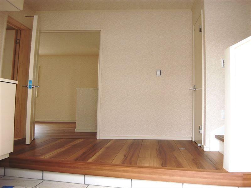 Entrance. Local (12 May 2013) Shooting