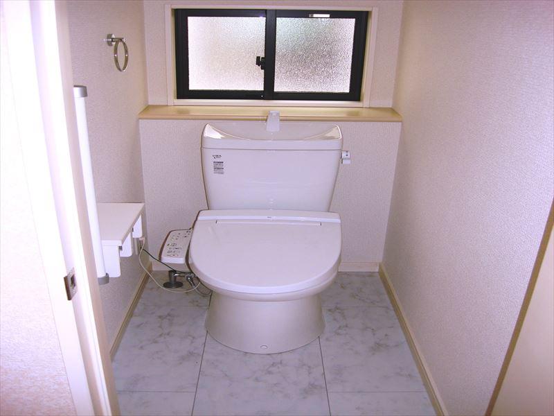 Toilet. Indoor (12 May 2013) Shooting