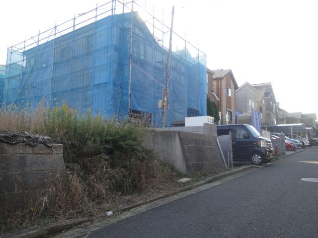 Local photos, including front road. Building 2