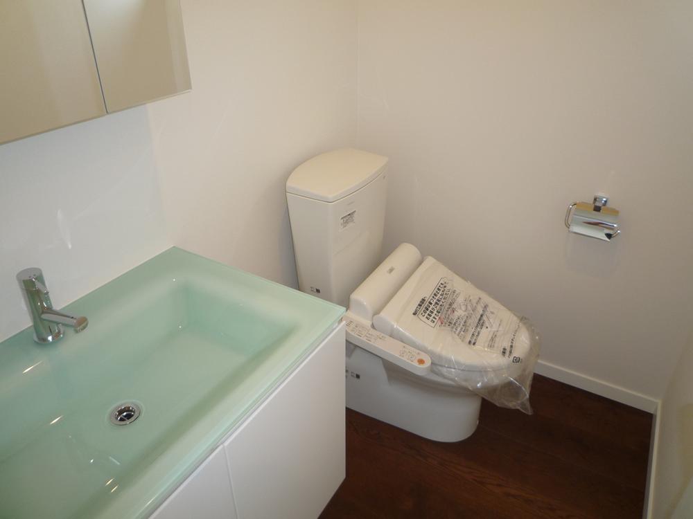 Toilet. It is the second floor of the toilet.