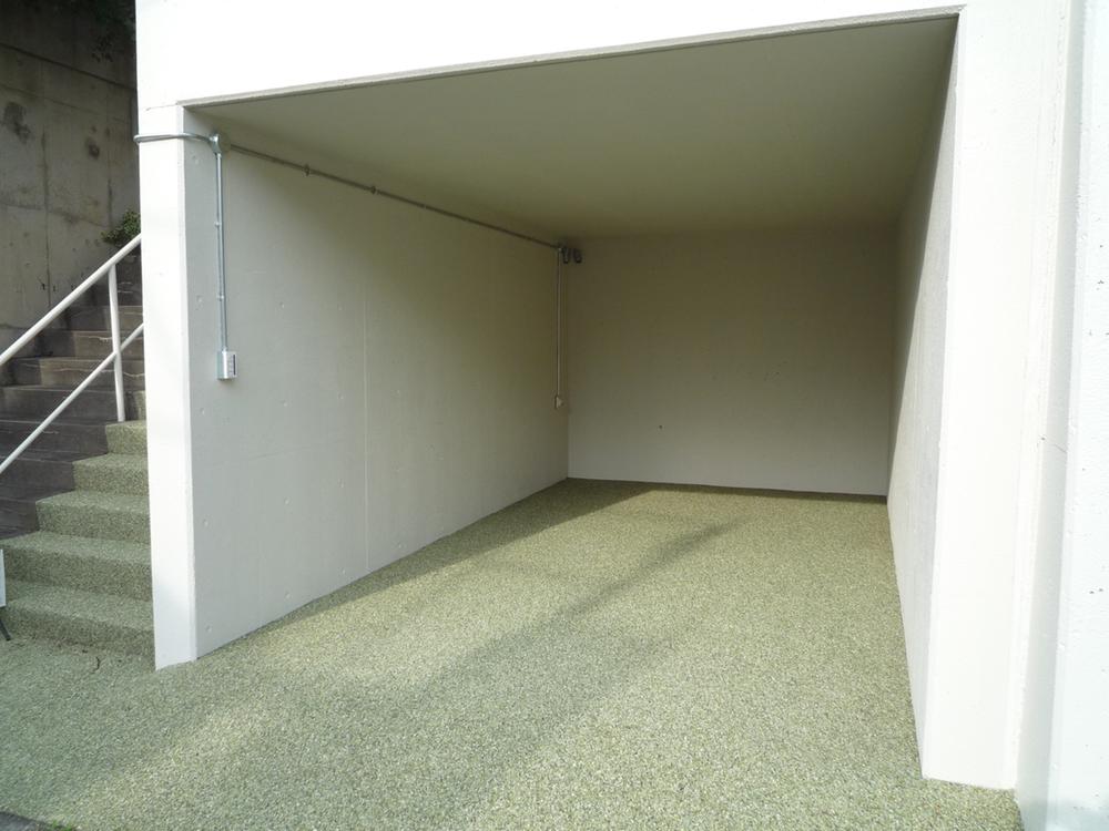 Parking lot. It is the underground garage. Rain car ・ It protects against sun morphism.