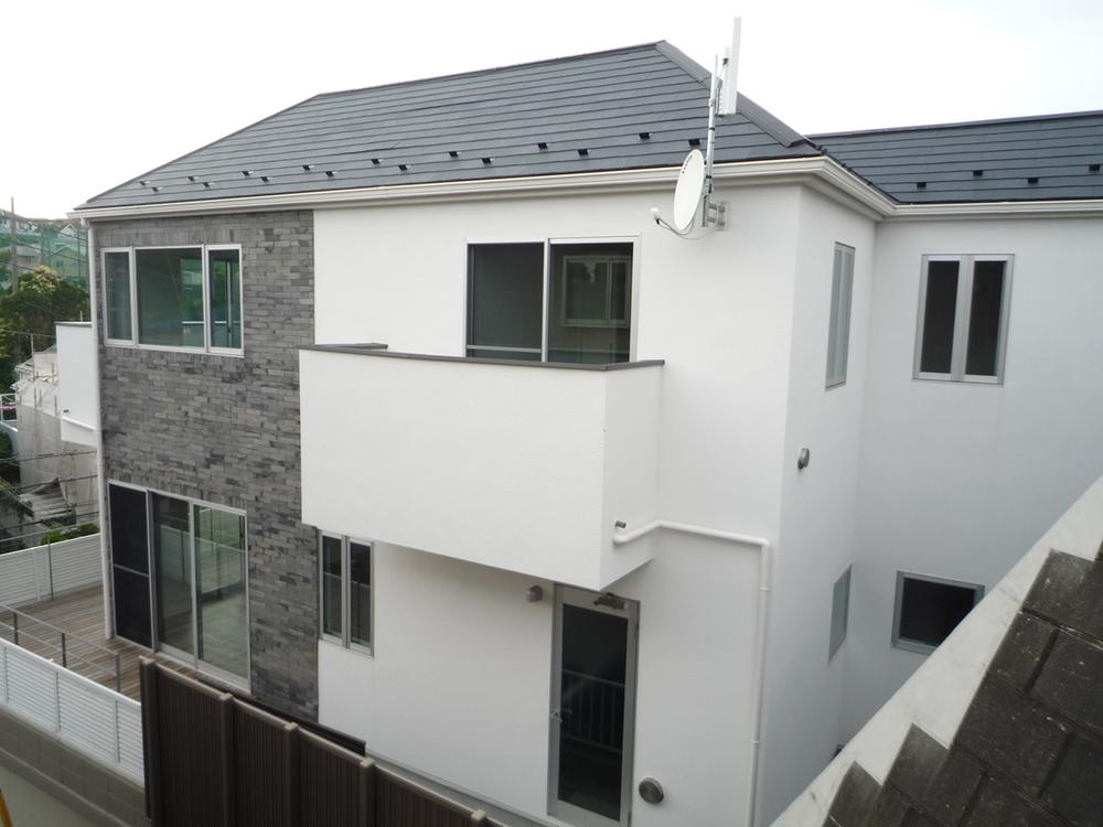 Local appearance photo. We photographed the building from the southeast side.