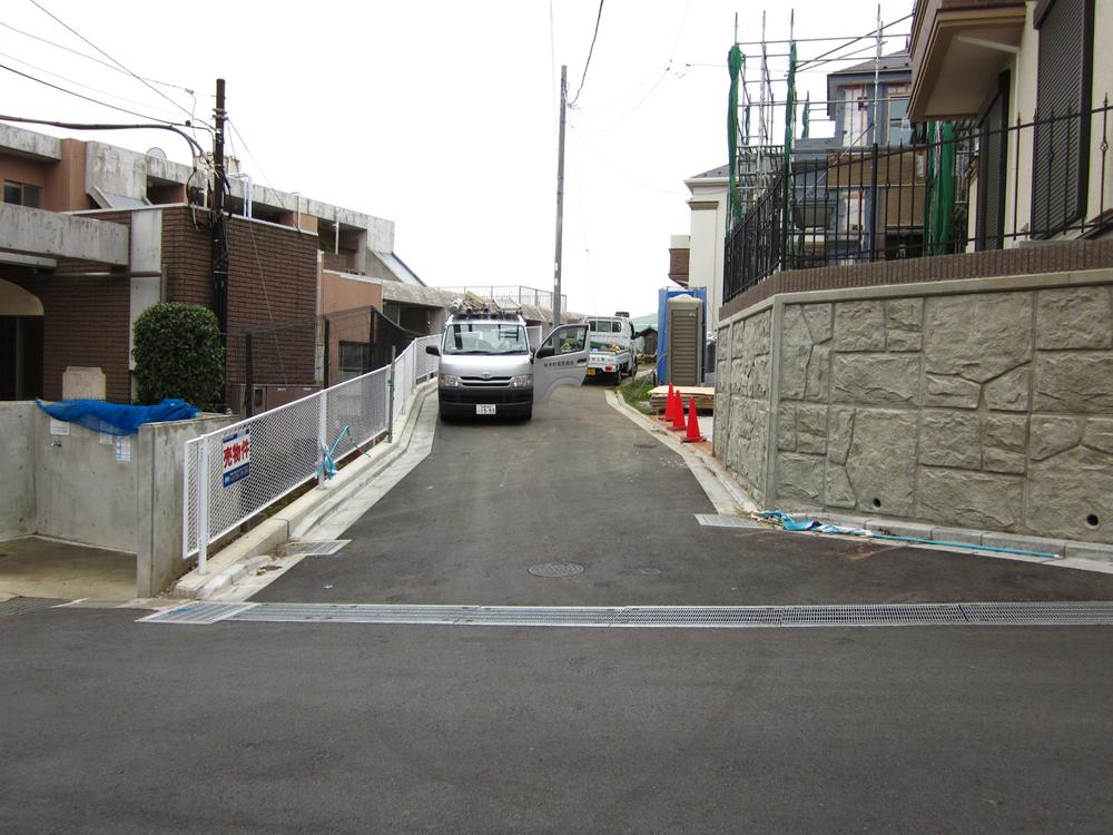 Local photos, including front road. Local front road