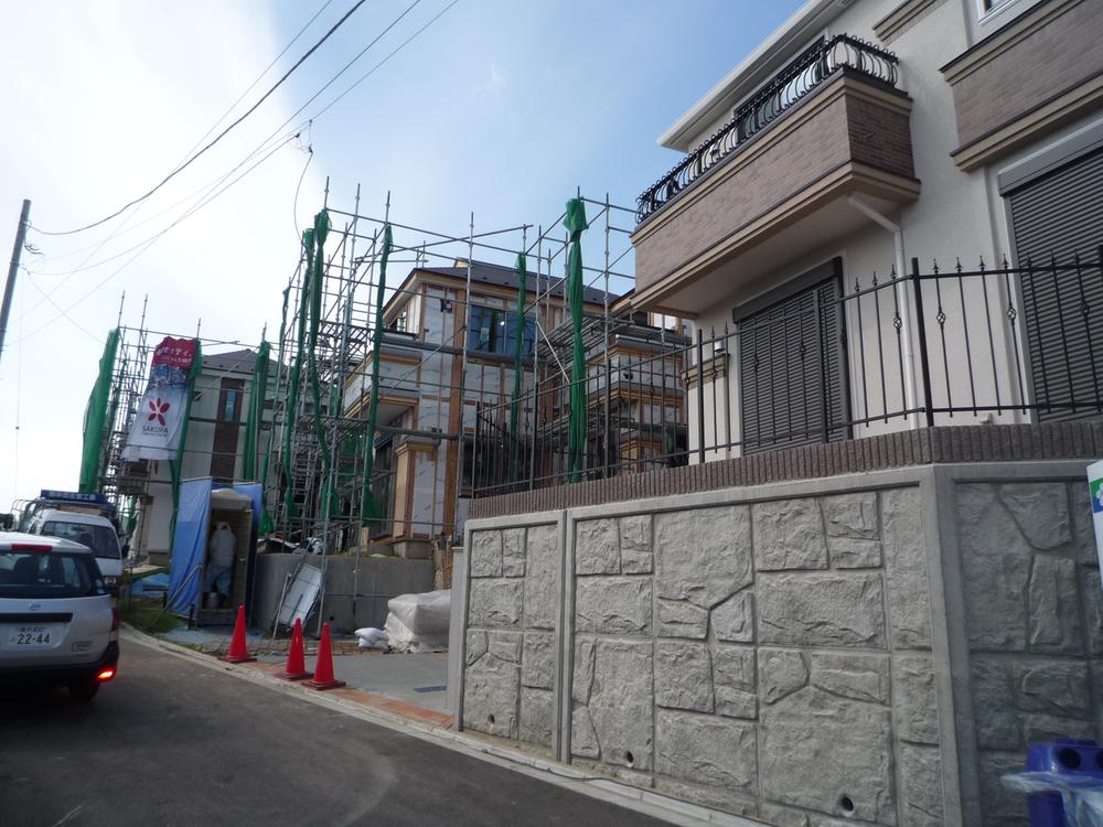 Local photos, including front road. Local front road