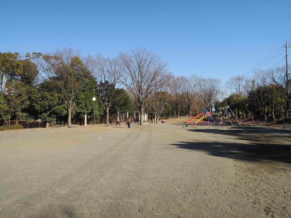 park. 200m to Ekoda park