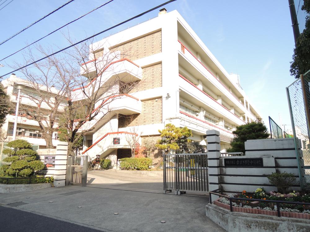 Junior high school. Susukino 640m until junior high school