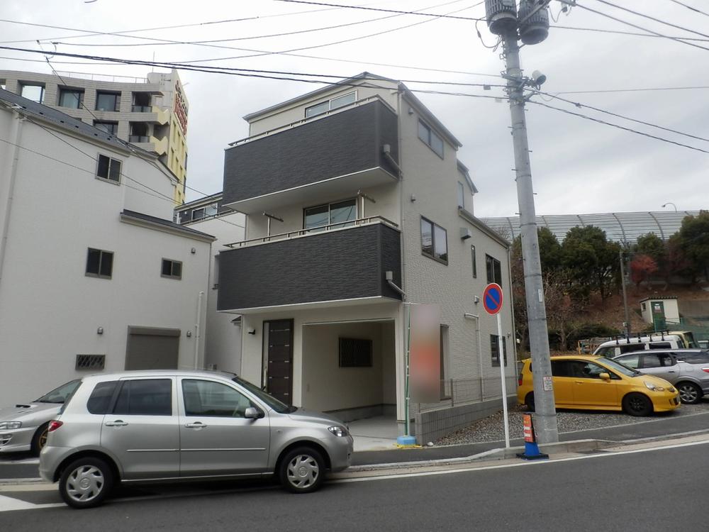 Local photos, including front road. Photo, including front road Shooting date 2013 / 12 / 23