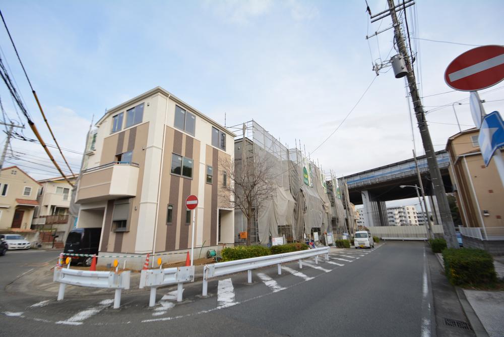 Local appearance photo. Local (12 May 2013) Shooting