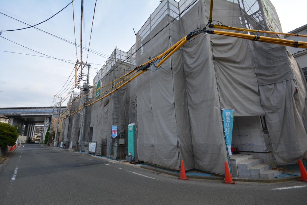 Local photos, including front road. Local (12 May 2013) Shooting