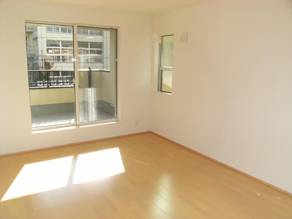 Non-living room. Indoor (12 May 2013) Shooting