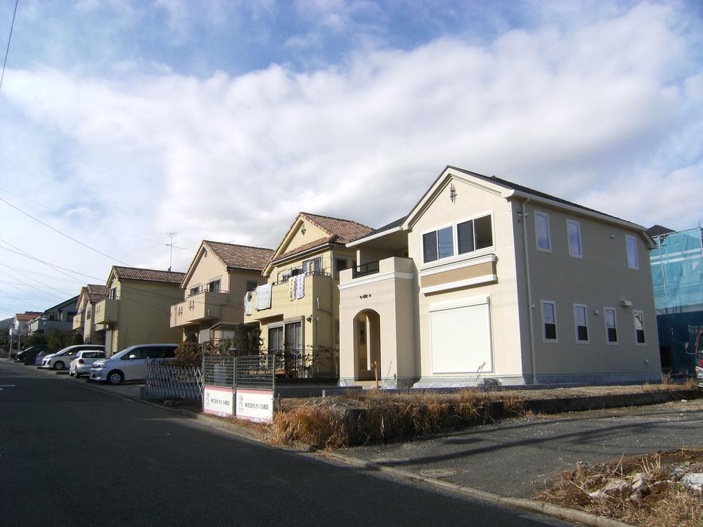 Local photos, including front road. Local (12 May 2013) Shooting 1 Building