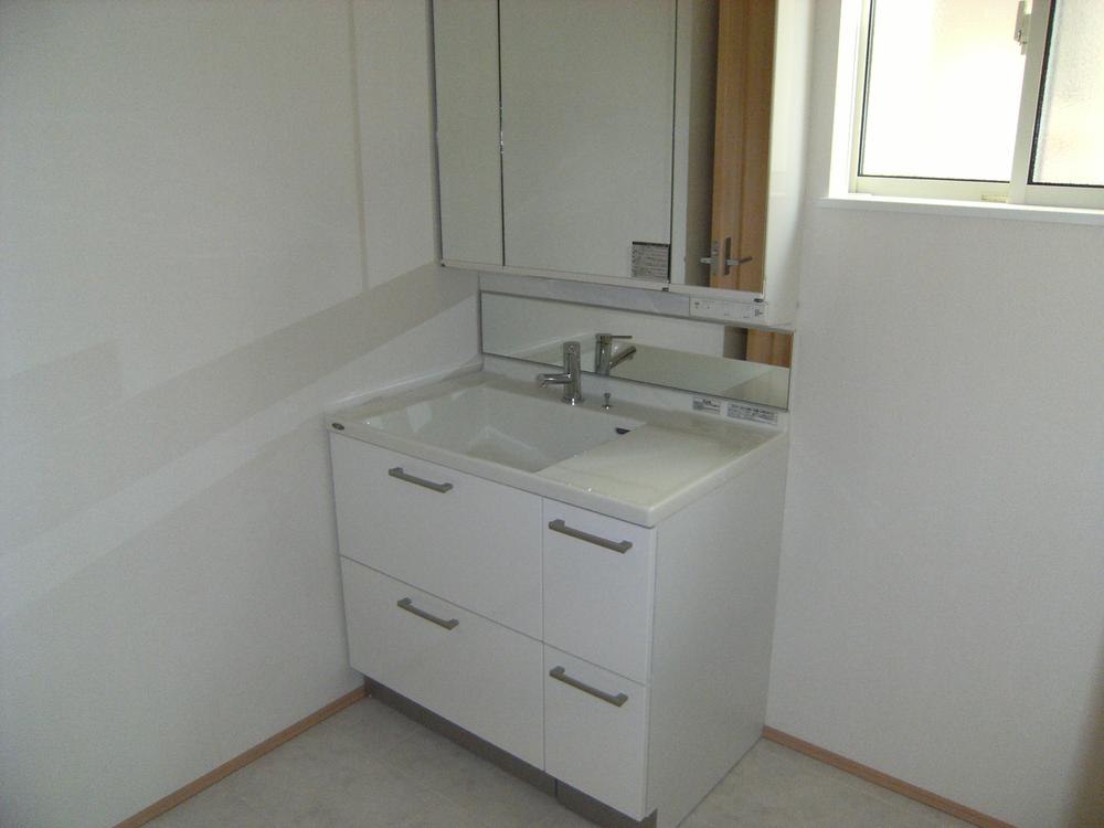 Wash basin, toilet. Indoor (12 May 2013) Shooting