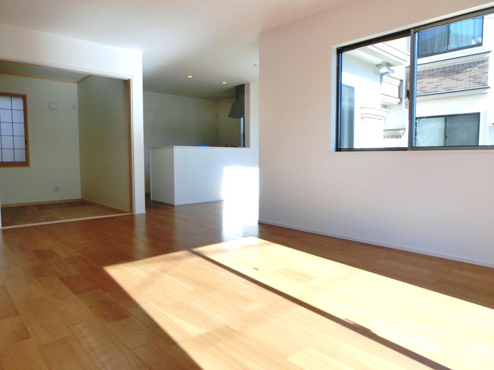 Living. Bright living room (Building 2)