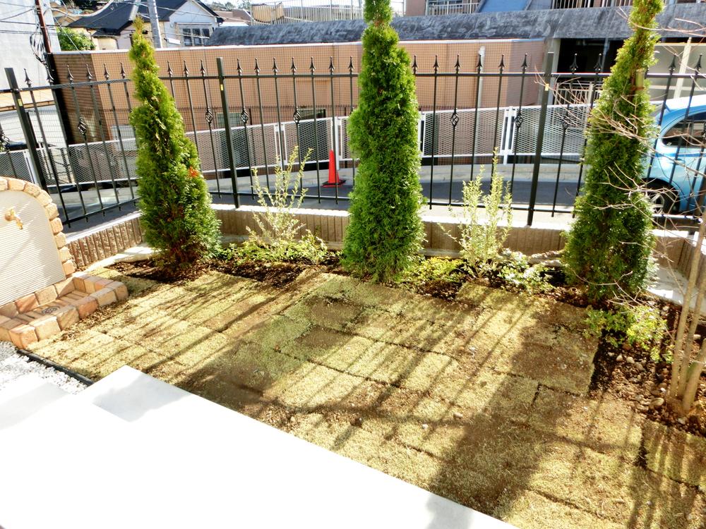 Garden. Garden planting (Building 2)