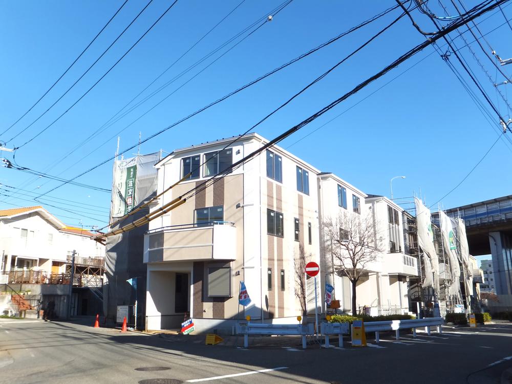 Local appearance photo. Azamino Station a 10-minute walk. Siemens to 6.5m public roads. It is flat land. Parking It is also happy to.