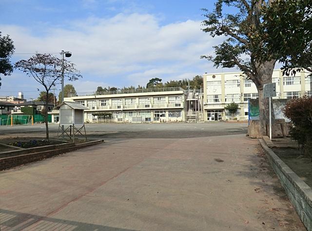 Primary school. 900m up to elementary school in Yokohama Tateyama