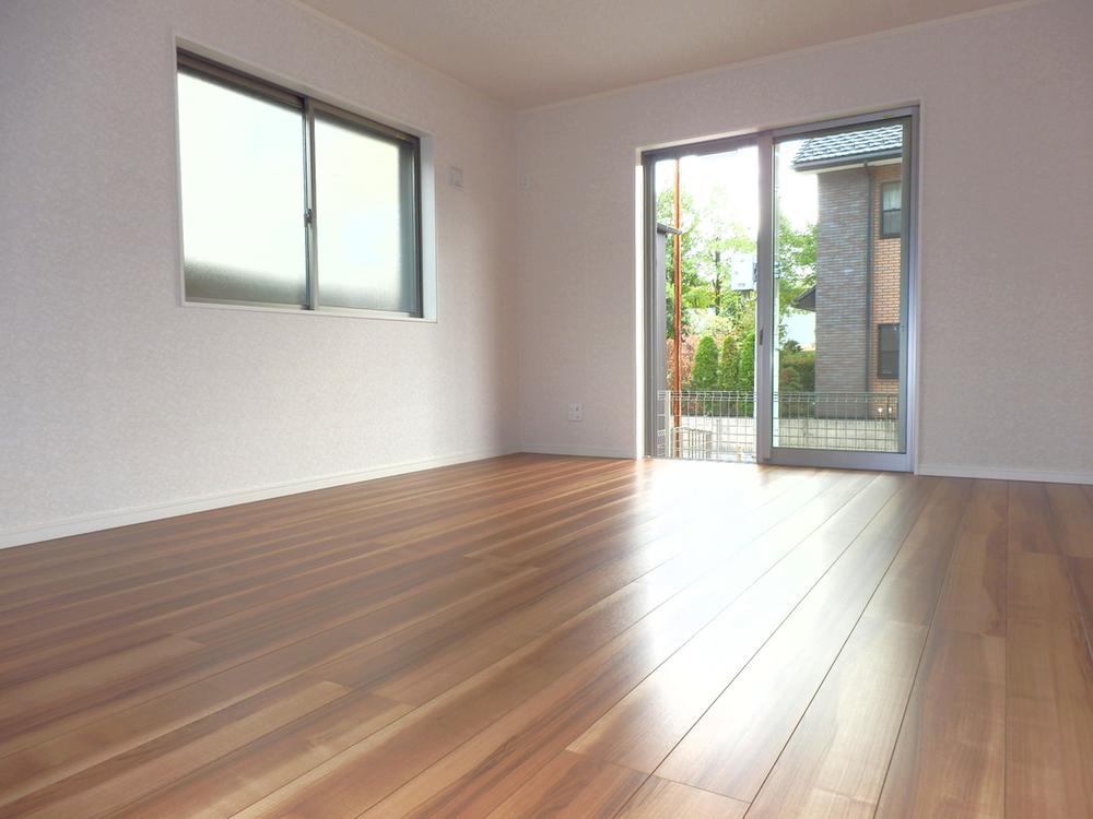 Same specifications photos (Other introspection). Same specifications