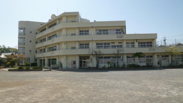 Primary school. Yokohama Municipal Onda 100m up to elementary school