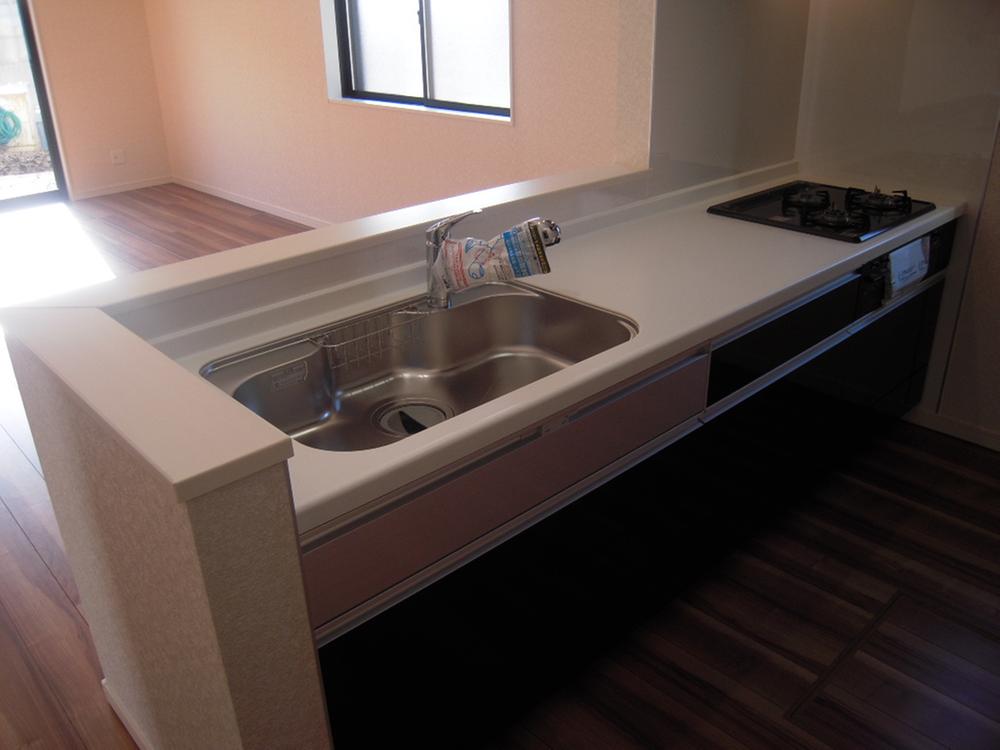 Same specifications photo (kitchen). It is also a system kitchen with water purifier
