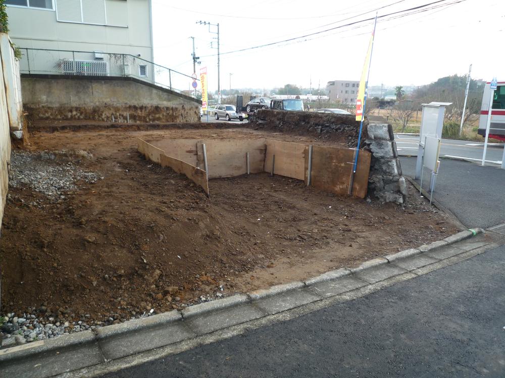 Local appearance photo. 2013 December shooting 2014 March scheduled for completion Attached to the southwest corner lot, Sunny