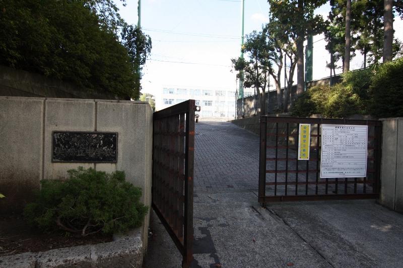 Junior high school. Utsukushigaoka 750m until junior high school