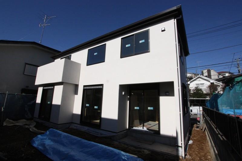 Local appearance photo. Good day per south slope