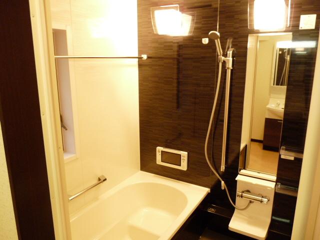 Same specifications photo (bathroom)