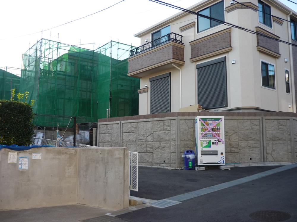 Local appearance photo. Local (10 May 2013) Shooting