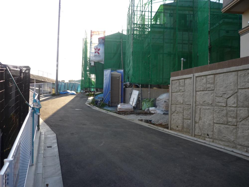 Local photos, including front road. Local shooting