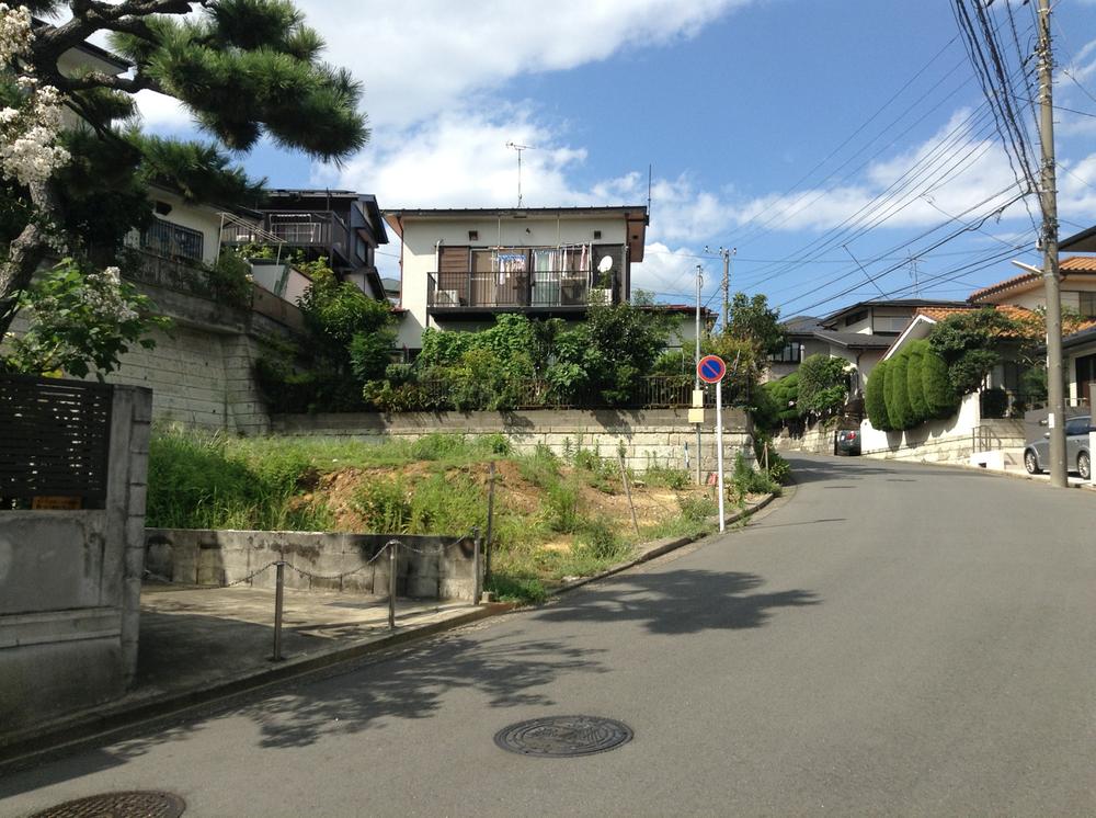 Local photos, including front road. Day is a good location. (Local photo)