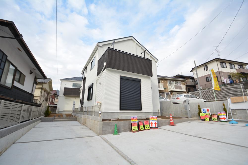 Local photos, including front road. Local (12 May 2013) Shooting 1 Building