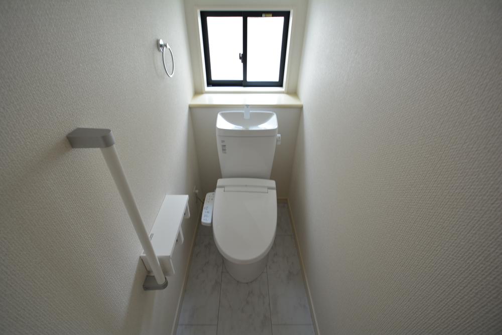 Toilet. Indoor (12 May 2013) Shooting 1 Building