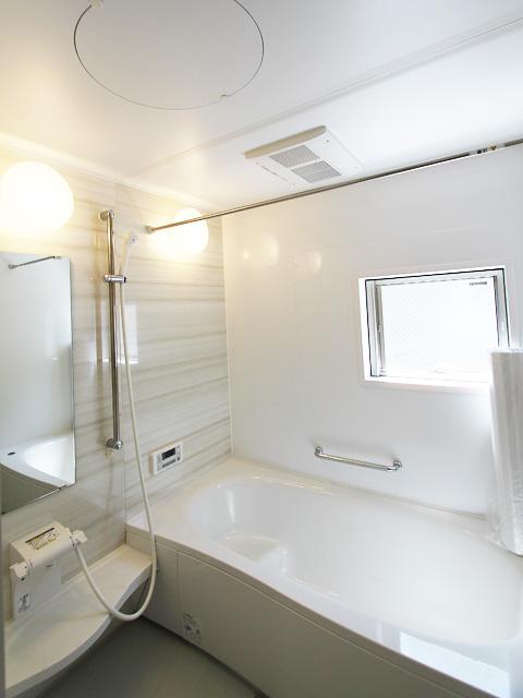 Bathroom. 1 tsubo size standard, With bathroom ventilation drying heating function! Heal the tired put in comfortable bath every day.