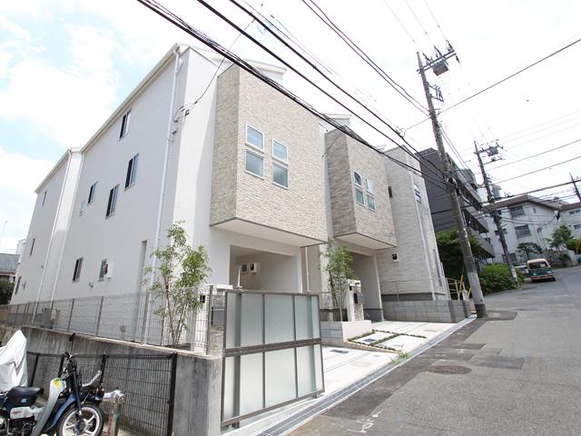 Local photos, including front road. Front road southwest ・ Both sides of the southeast as wide as 6.5m, Has also become well its per minute yang.