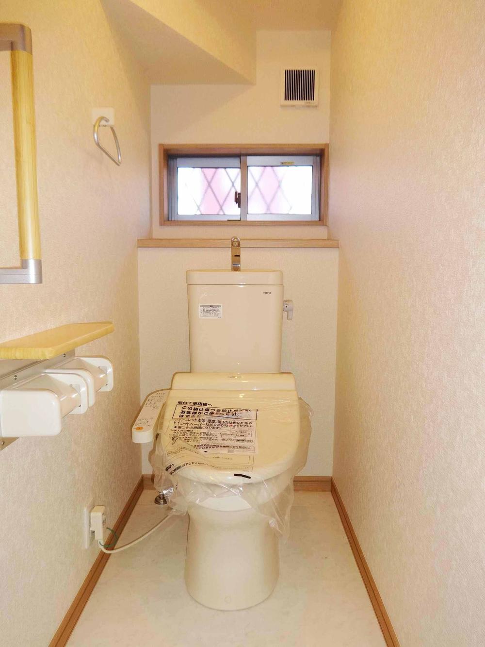 Toilet. Indoor (12 May 2013) Shooting