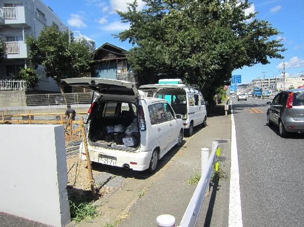 Local appearance photo. Parking space (currently construction vehicle is parked) There is also a.