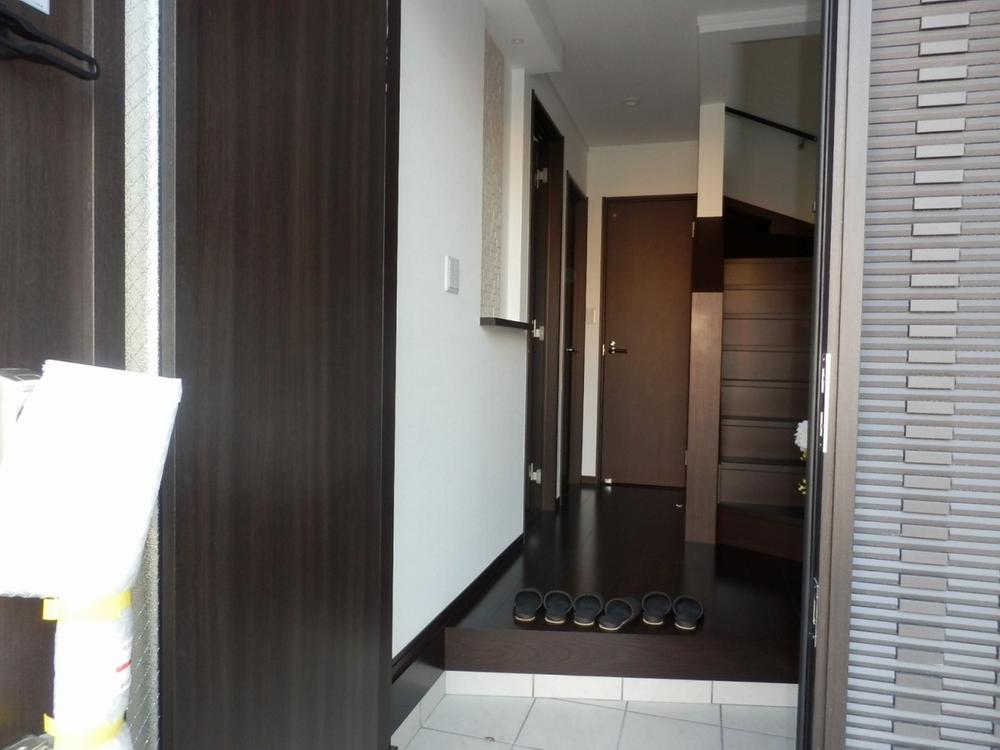 Same specifications photos (appearance). Entrance The company specification example Entrance hall is Ecocarat adopted to clean the air