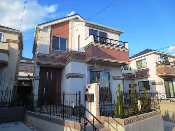 Local appearance photo. Good location of the 14-minute walk from the Tama Plaza Station and Azamino Station.