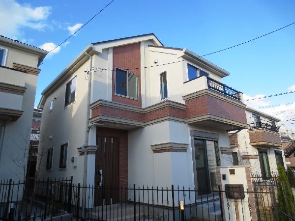 Local appearance photo. A quiet residential area.