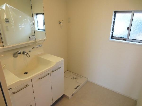 Wash basin, toilet. It is the washroom.